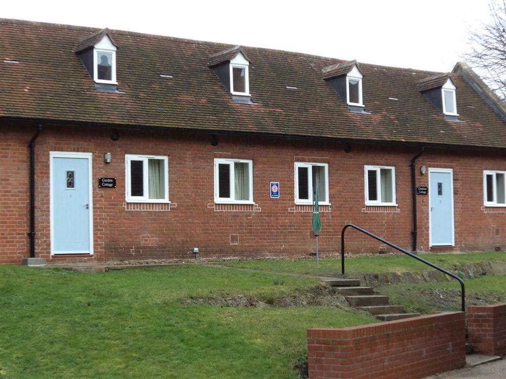 Westminster College Cottages, Hotel